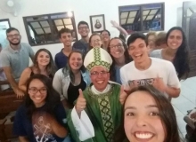 Juventude de Pelotas ajudando na missa do Balnerio do Hermenegildo